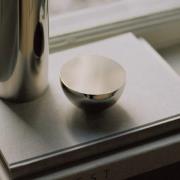 New Works pöytapeili Aura, Ø 13 cm, ruostumaton teräs, kiillotettu