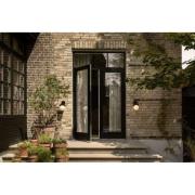 Nuura ulkoseinävalaisin Liila, leveys 16 cm, musta/opaalinen