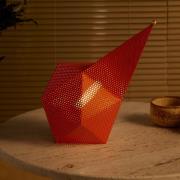 Gubi LED-akku-pöytävalaisin Bagdad, oranssi, korkeus 36 cm, teräs