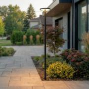 Lucande LED-ulkovalaisin Akito, antrasiitti, 220 cm, IP54