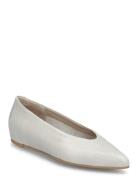 Triana 02 Ballerinat Cream Wonders