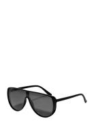 Amari Sunglasses Black Pilottilasit Aurinkolasit Black Pilgrim